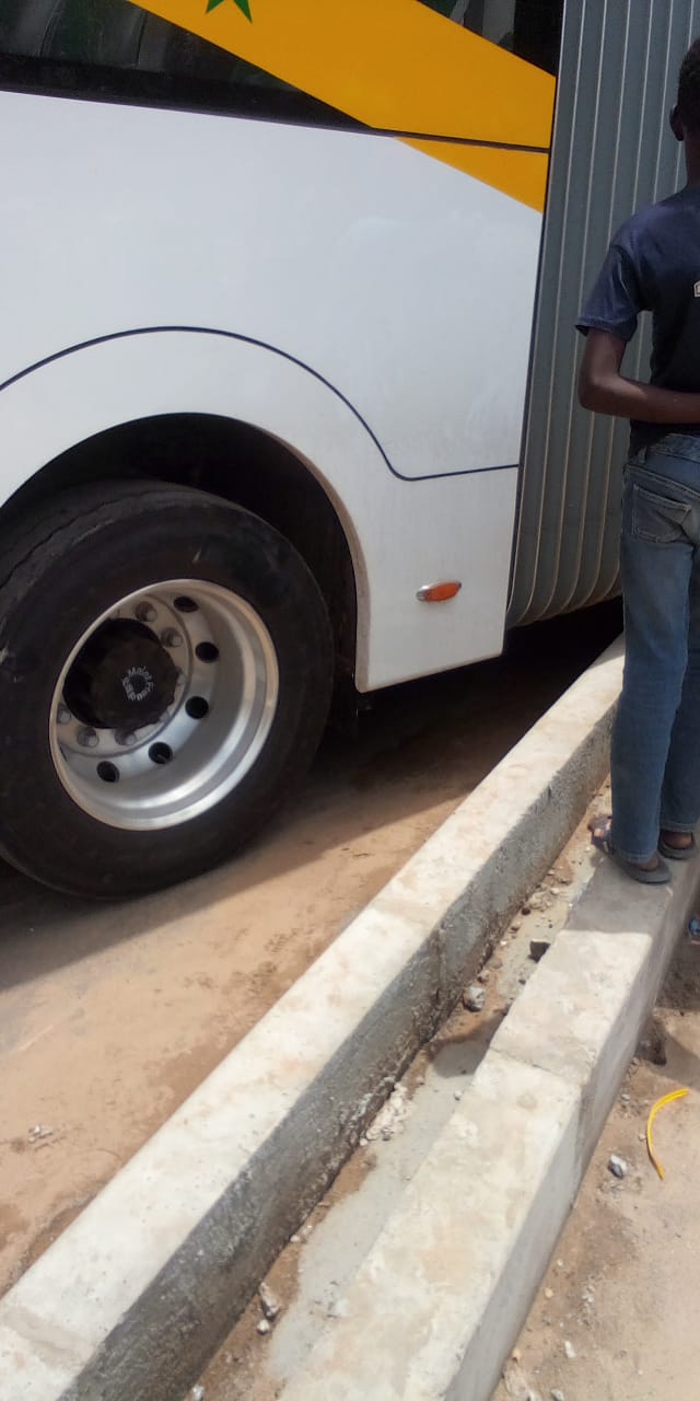 Photos/ BRT: Dérapage d’un bus rapide transit à hauteur de Yacinthe Thiandoum