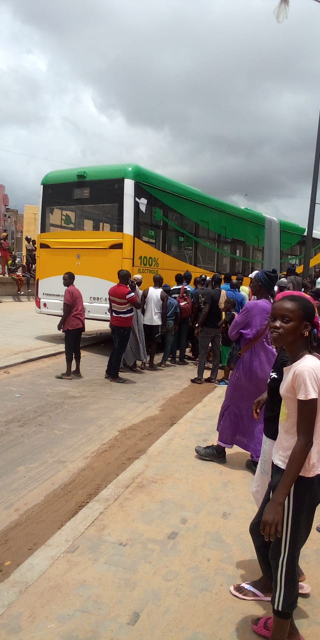 Photos/ BRT: Dérapage d’un bus rapide transit à hauteur de Yacinthe Thiandoum