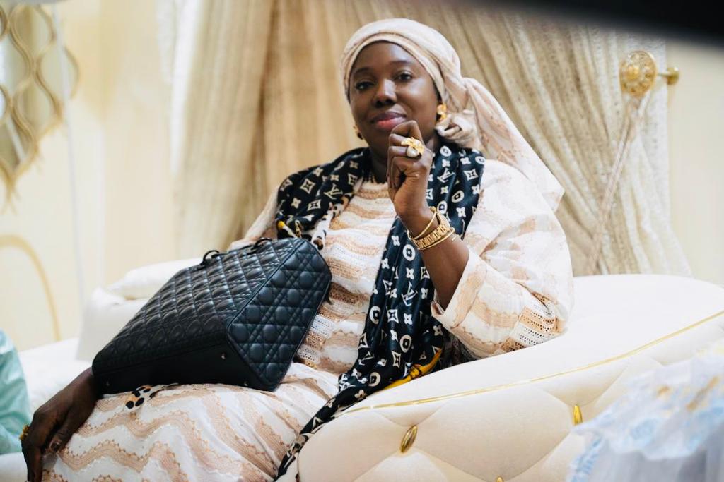 Portrait de Khadidiatou Bousso DIOP : Une Conseillère Personnelle et Lobbyiste au Parcours Inspirant à Touba.