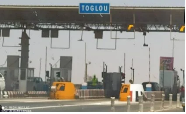 Péage de Toglou: Une voiture, transportant 21 enseignants-animateurs polyvalents des cases des tout petits de la région Kolda, bloquée