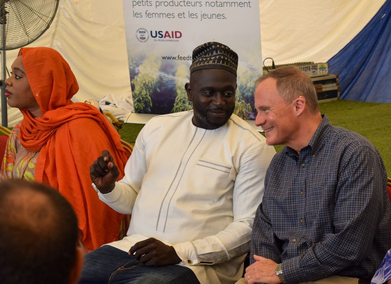 En tournée à l’intérieur du Sénégal : L'ambassadeur des USA, S. E. Michael Raynor et le projet Feed the Future Senegal Nafoore Warsaaji