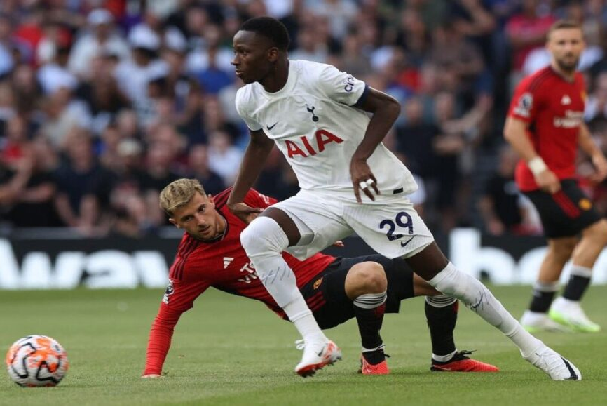 Football-Tottenham : Postecoglou magnifie le rôle de Pape Matar Sarr dans son entrejeu