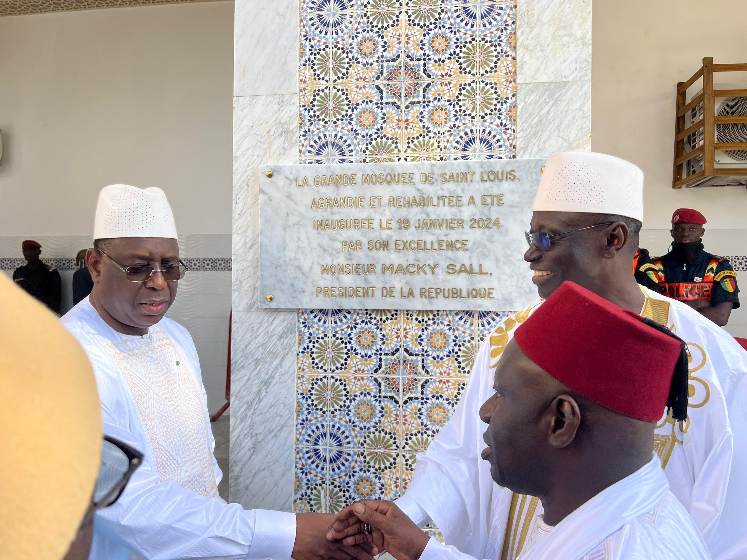 Photos+videos: Macky Sall dans l'effervescence de la Grande mosquée de Lodo Saint-Louis après la prière de ce vendredi