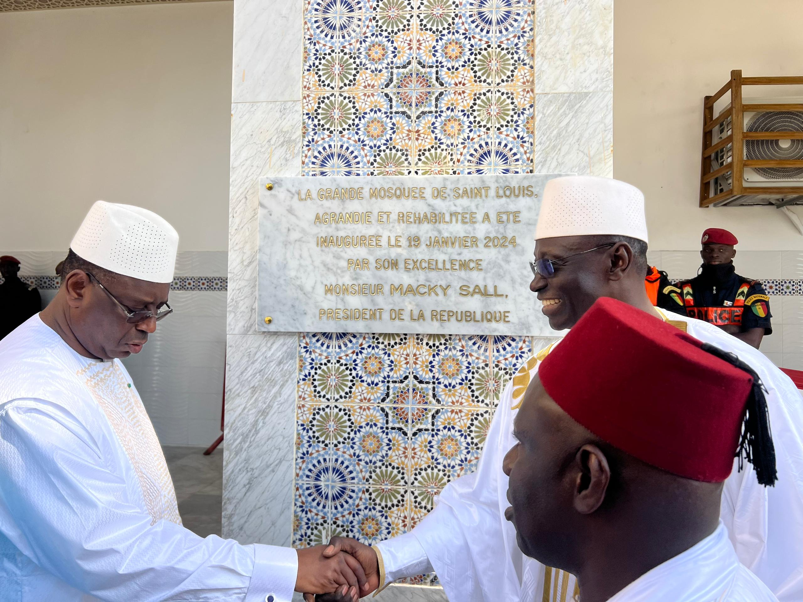 Photos+videos: Macky Sall dans l'effervescence de la Grande mosquée de Lodo Saint-Louis après la prière de ce vendredi