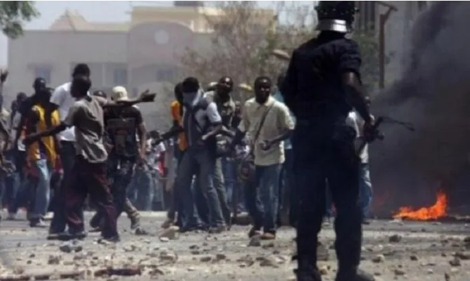 Des partisans de Diomaye Président dispersés á coups de grenades lacrymogènes