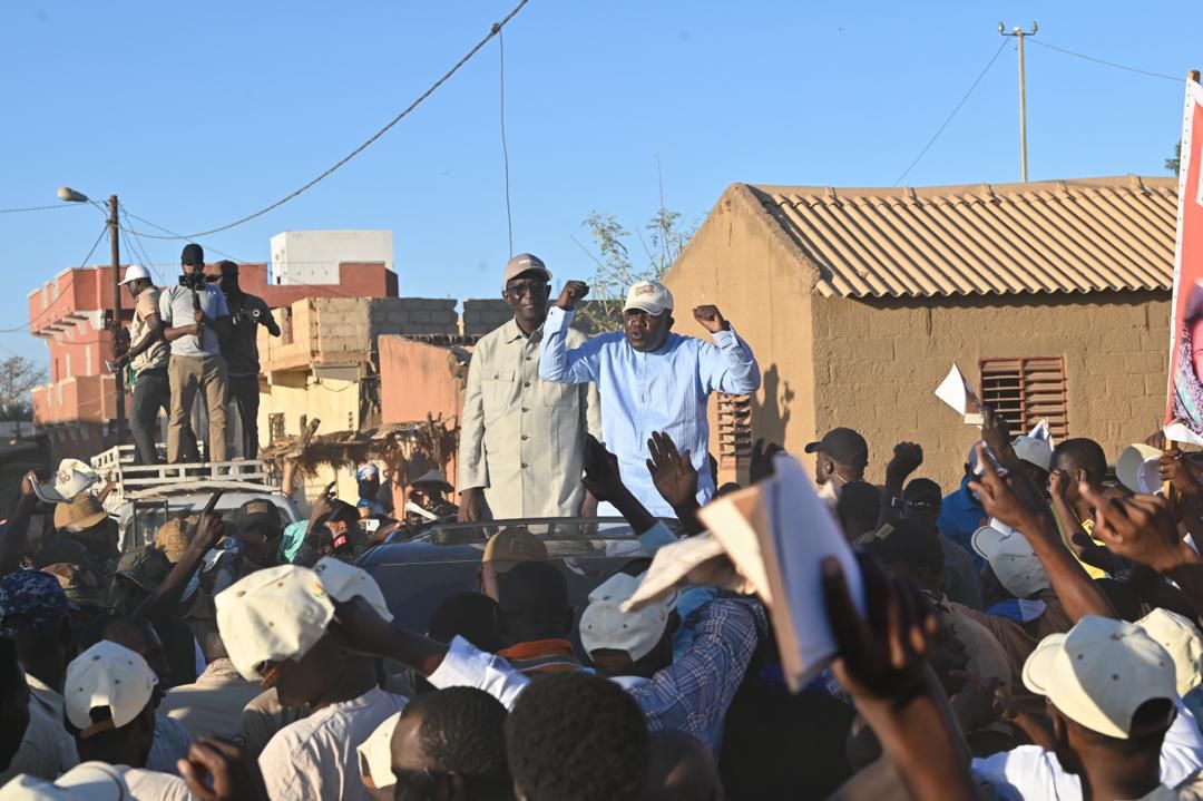 Dagana: Le Ministre Oumar Sarr a reçu dans sa commune, le candidat Amadou Bâ, au milieu d’une immense foule enthousiaste