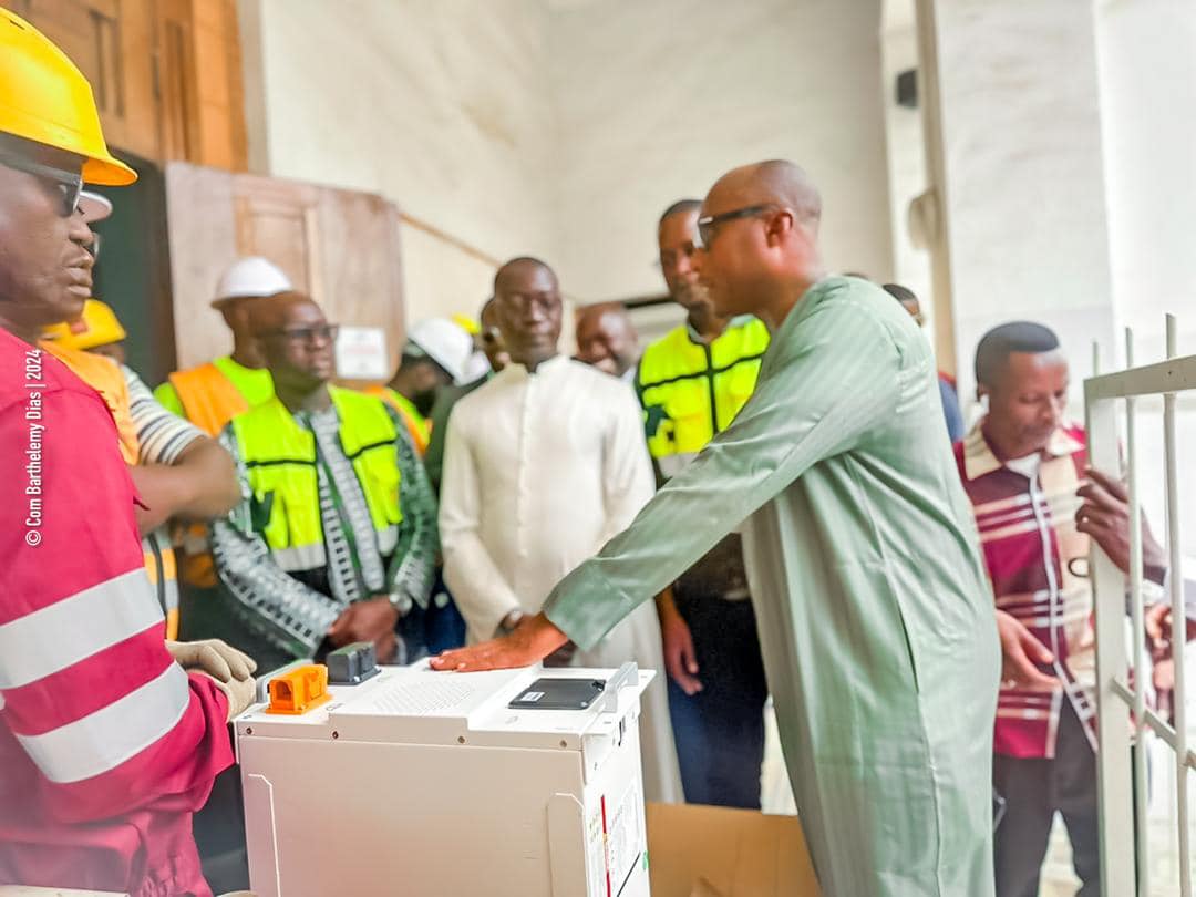 Visite de chantier de l’installation du système photovoltaïque de la Cathédrale de Dakar, par le maire Barthélémy Dias (Photos)