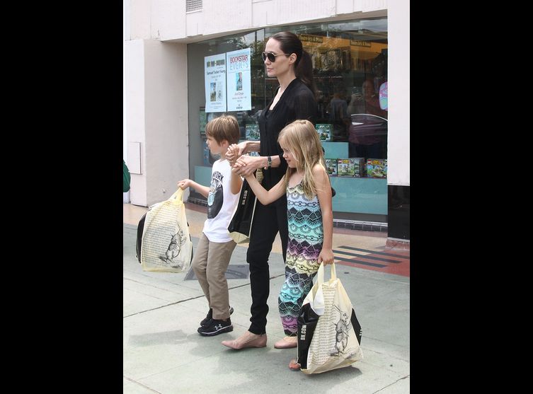 Ange­lina Jolie : ses jumeaux Vivienne et Knox ont bien changé !