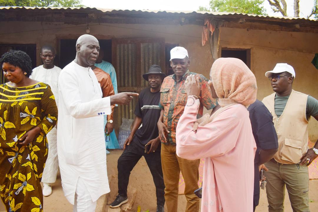  Photos: La ministre de la Famille et des Solidarités soulage les femmes de Ziguinchor