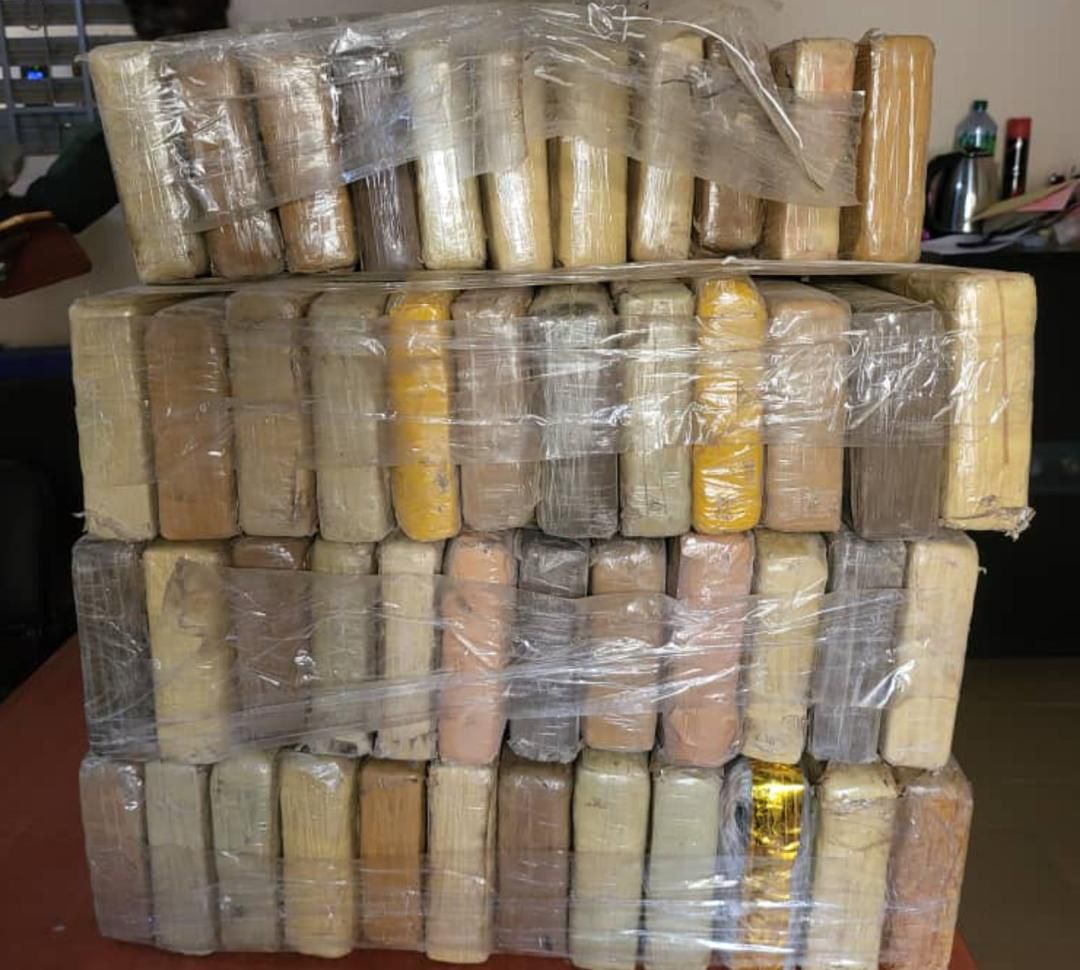 Importante saisie de drogue et de faux médicaments, d'une valeur de 26 milliards 45 millions FCfa à Koungheul, AIBD et Kédougou (Photos)