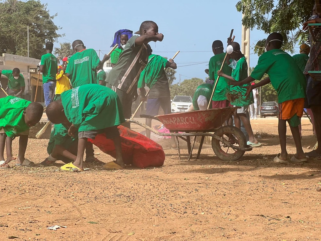 Setal Sunu Reew :  Ngaparou, Somone et Saly aux cotés de Madame le Ministre Khady Diène Gaye.