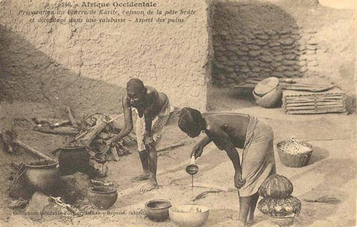 Carte postale : Des femmes en pleine préparation du beurre de karité