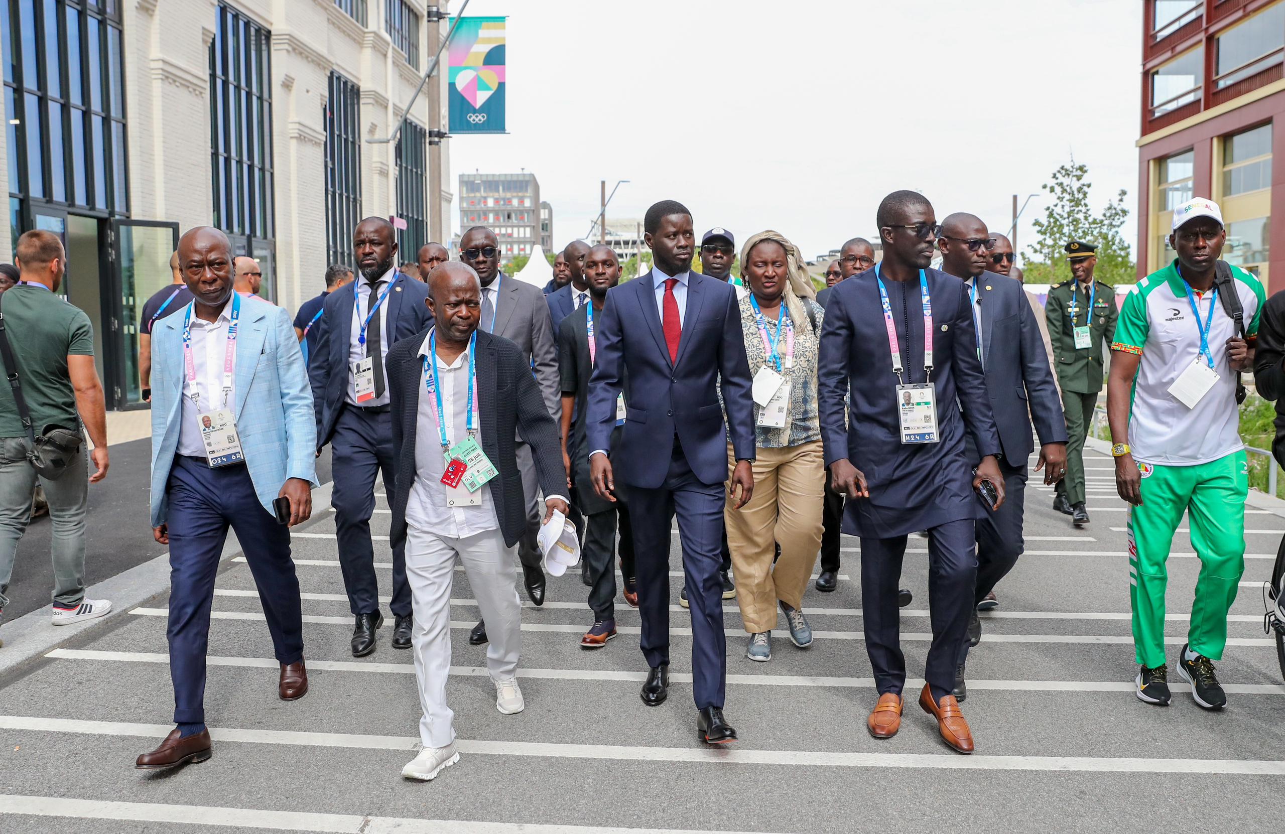 Photos-Video : Visite du Président de la République au village olympique à la rencontre des athlètes sénégalais engagés dans les JOP2024