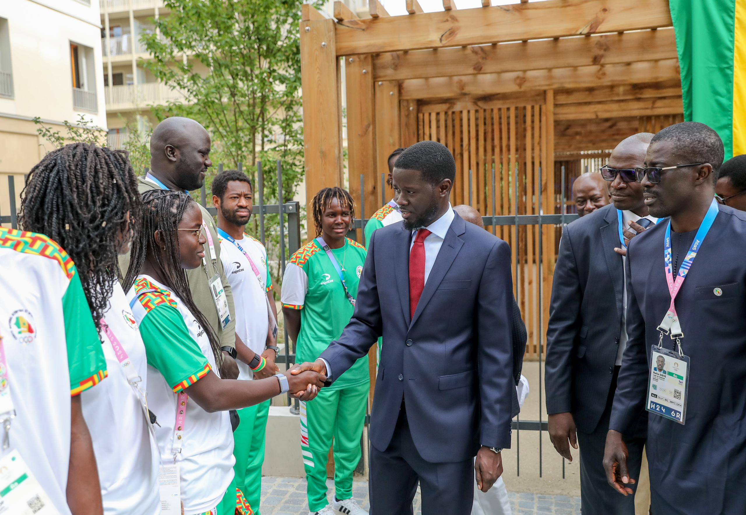 Photos-Video : Visite du Président de la République au village olympique à la rencontre des athlètes sénégalais engagés dans les JOP2024