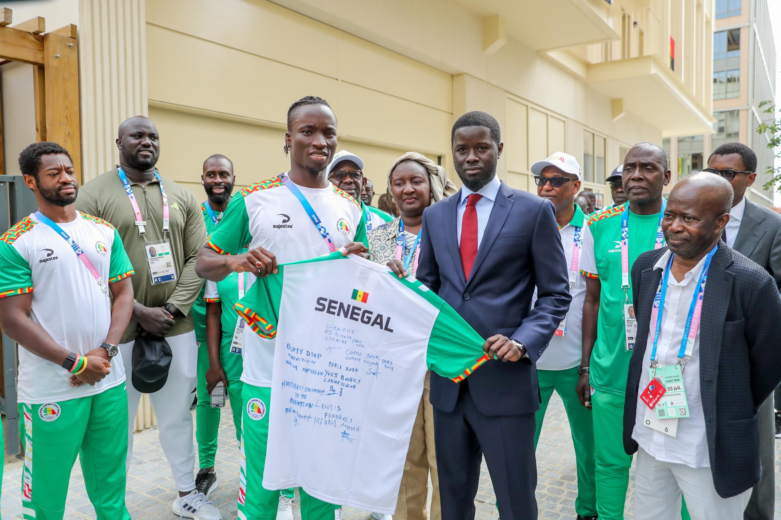 Photos-Video : Visite du Président de la République au village olympique à la rencontre des athlètes sénégalais engagés dans les JOP2024