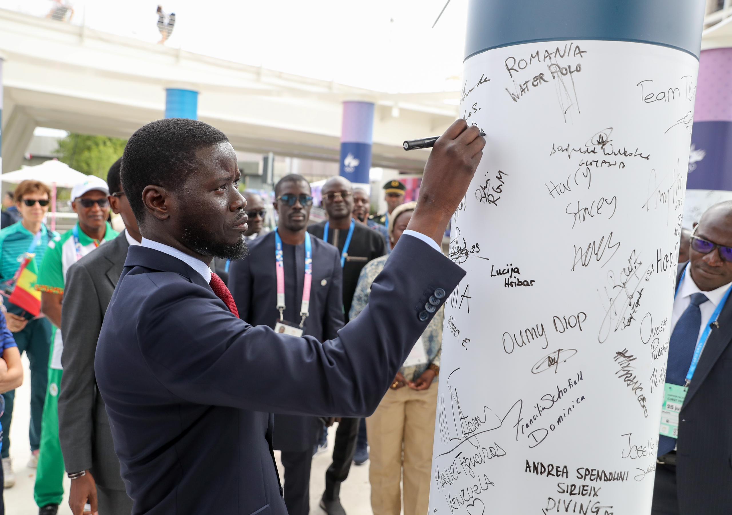 Photos-Video : Visite du Président de la République au village olympique à la rencontre des athlètes sénégalais engagés dans les JOP2024