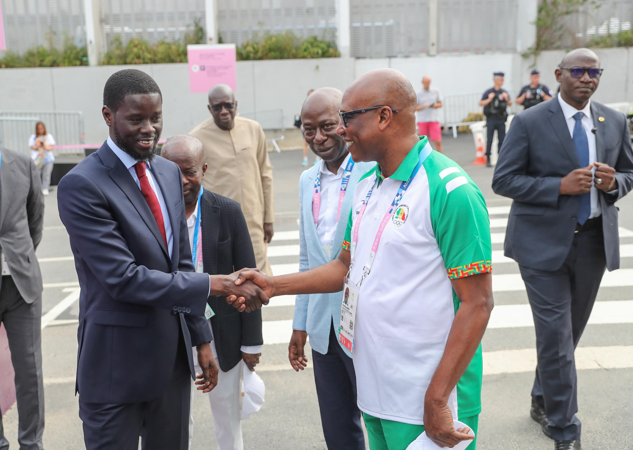 Photos-Video : Visite du Président de la République au village olympique à la rencontre des athlètes sénégalais engagés dans les JOP2024