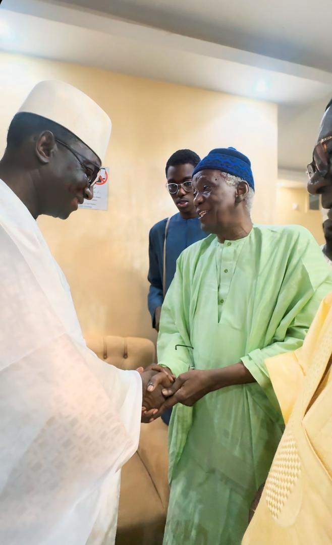 Photos / Ziar à Tivaouane : Amadou Bâ chez le Khalife général des Tidianes, Serigne Babacar Sy