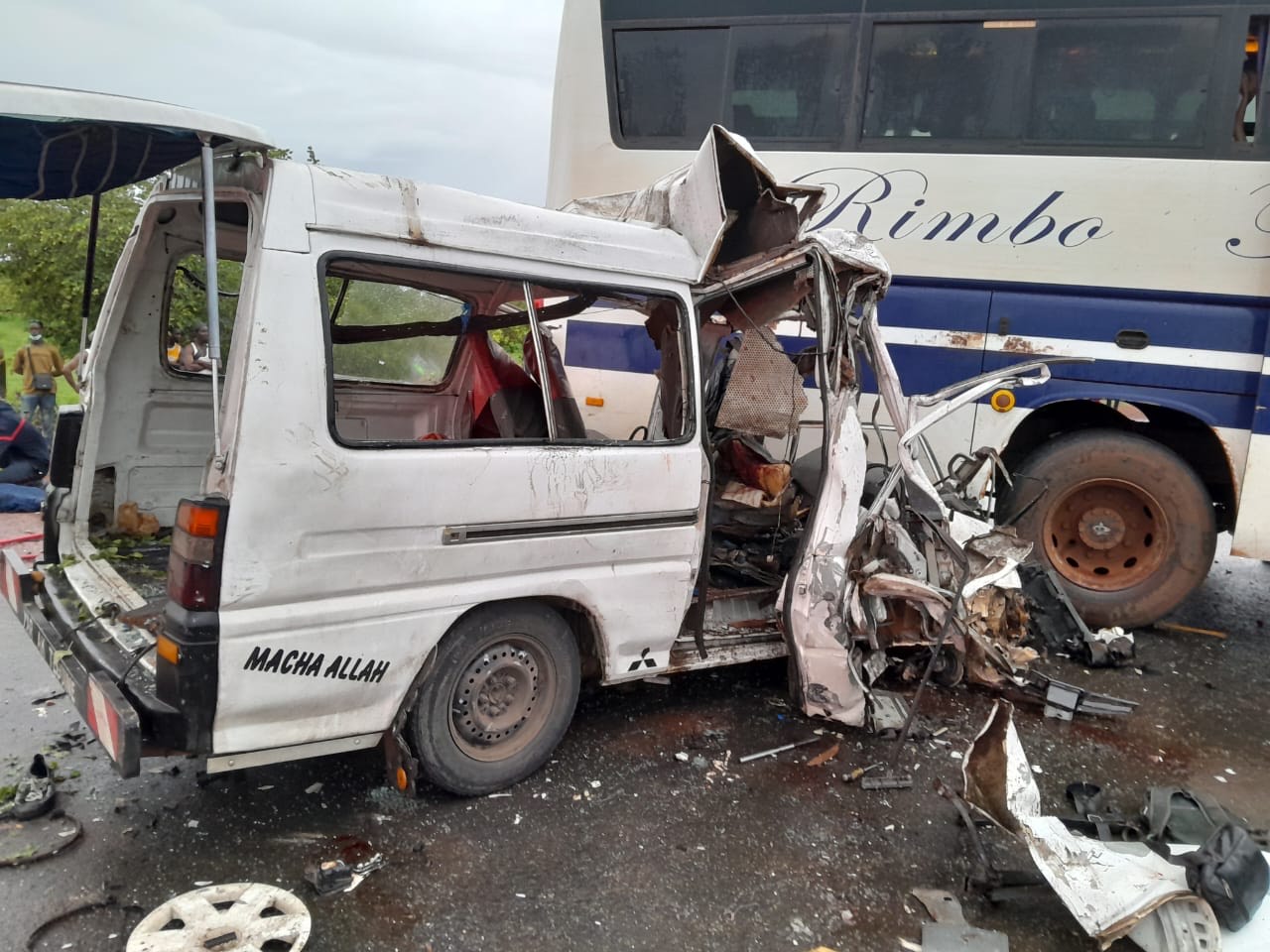 Koumpentoum : 6 morts et 14 blessés dans une collision entre un bus et un minicar (Photos)