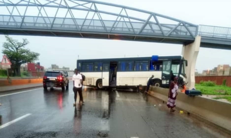 Conditions météorologiques difficiles : Sur l'Autoroute à péage, un accident fait un mort et vingt blessés  à hauteur de Rufisque