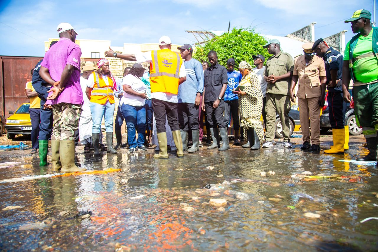 Photos / Kaolack: Cheikh Tidiane Dièye, ministère de l’Hydraulique et de l’Assainissement en visite dans les zones inondées