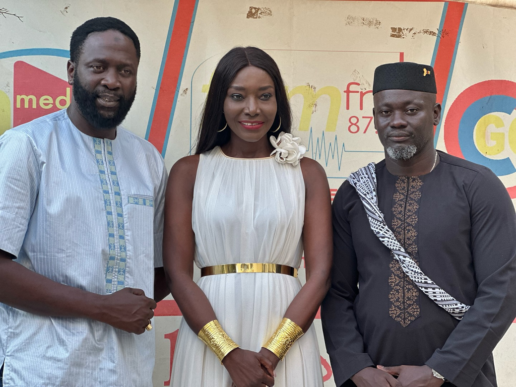 Honorée d’une prestigieuse nomination : La Diva Coumba Gawlo Seck reçoit en visite, le DG du Grand Théâtre et ses collaborateurs