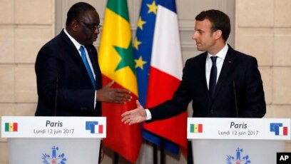 Visé par la CPI:  Macky Sall lâché par Emmanuel Macron