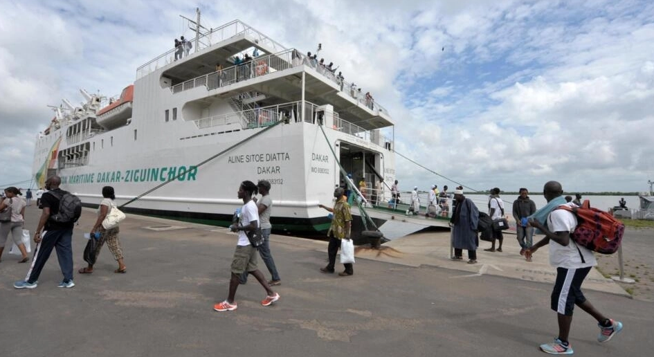 Des usagers saluent la reprise des rotations du navire Aline Sitoë Diatta