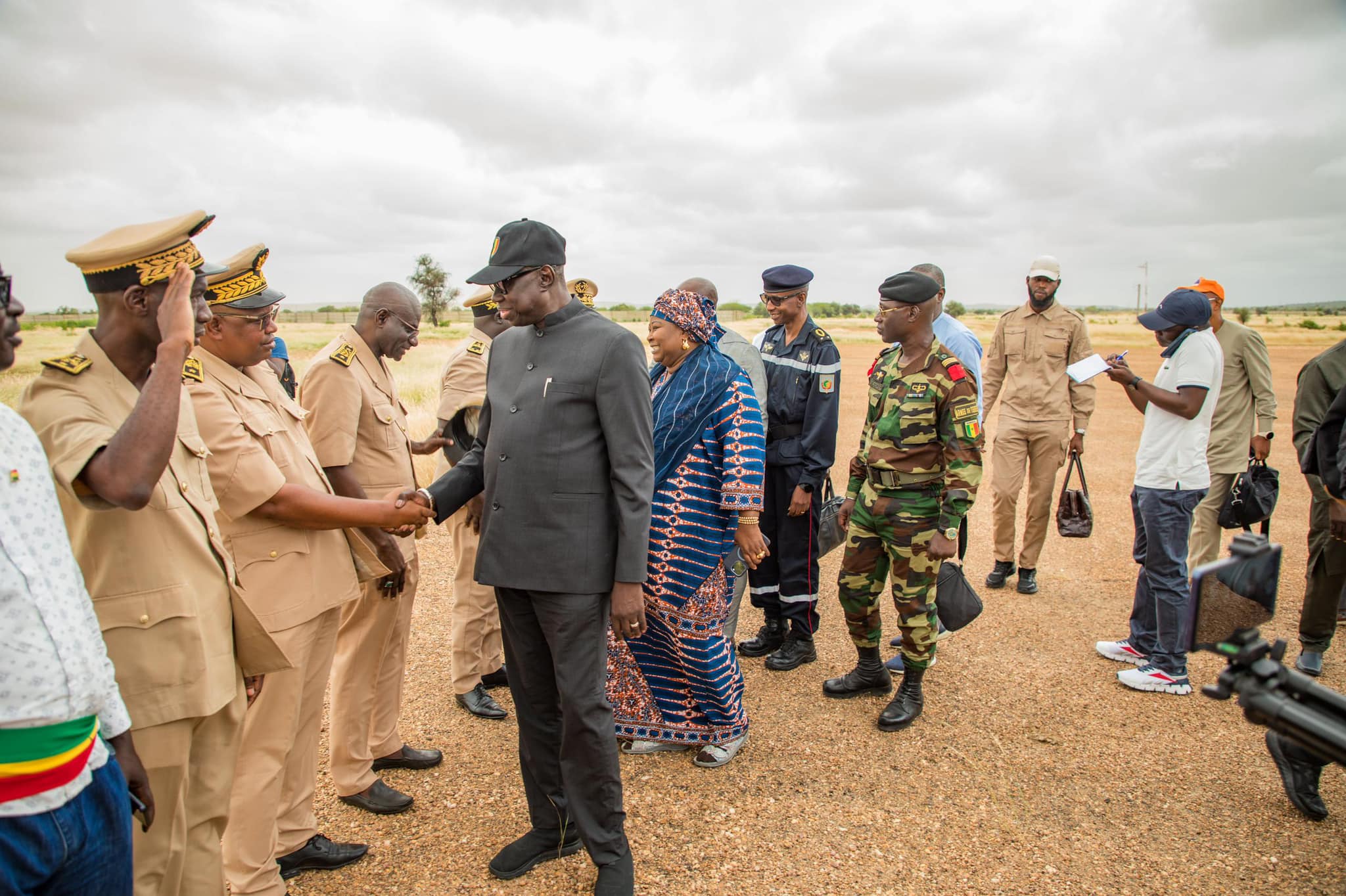 Photos / 𝗜𝗻𝗼𝗻𝗱𝗮𝘁𝗶𝗼𝗻𝘀 à 𝗕𝗮𝗸𝗲𝗹 et 𝗠𝗮𝘁𝗮𝗺: La ministre Mme Maïmouna Dièye et son collègue de l'Intérieur, Jean Baptiste Tine, en mission commando, ce lundi