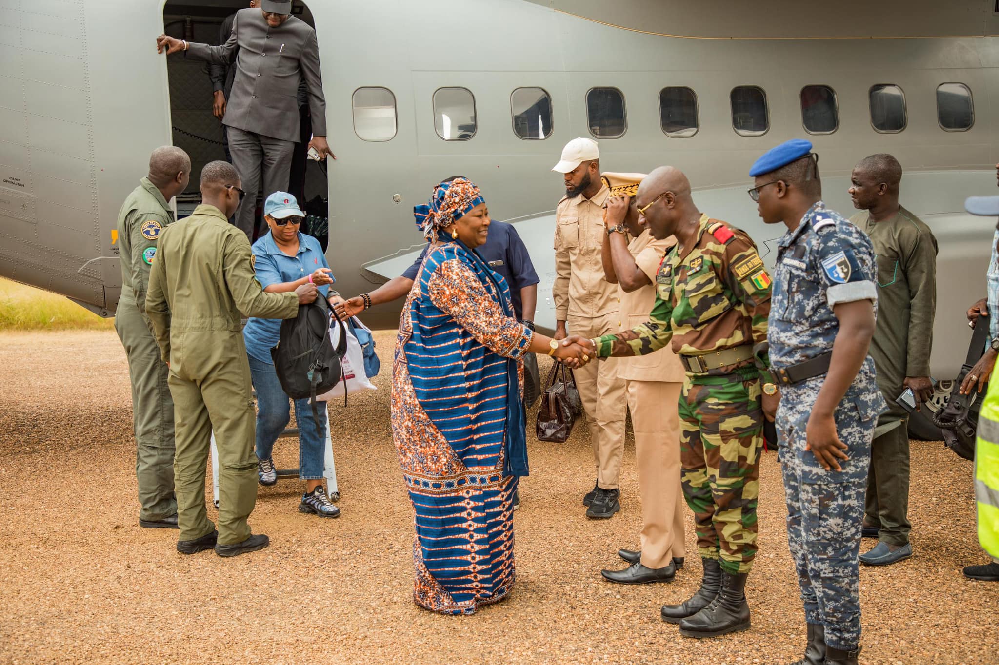 Photos / 𝗜𝗻𝗼𝗻𝗱𝗮𝘁𝗶𝗼𝗻𝘀 à 𝗕𝗮𝗸𝗲𝗹 et 𝗠𝗮𝘁𝗮𝗺: La ministre Mme Maïmouna Dièye et son collègue de l'Intérieur, Jean Baptiste Tine, en mission commando, ce lundi