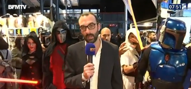 La main aux fesses d’un journaliste de BFMTV au Comic Con irrite les gens