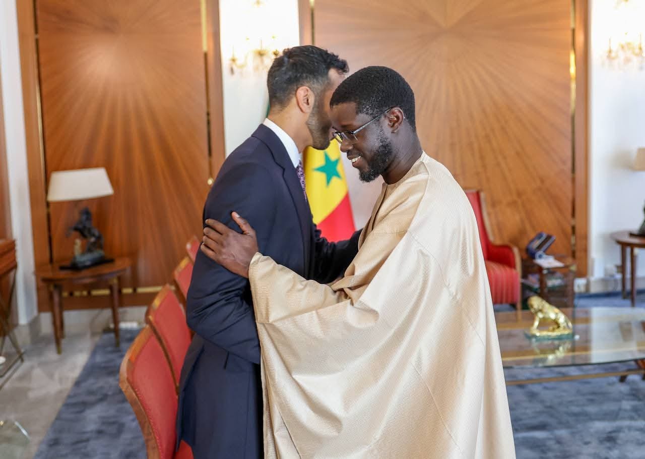 Renforcement des relations : Le Président Faye reçoit son Altesse Cheikh Shakhboot, des Émirats Arabes Unis