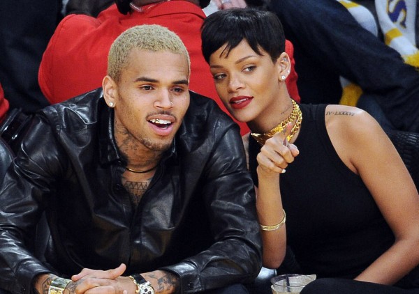 En concert en Guinée : Ebola réconcilie Rihanna et Chris Brown à Conakry avec leur single de solidarité