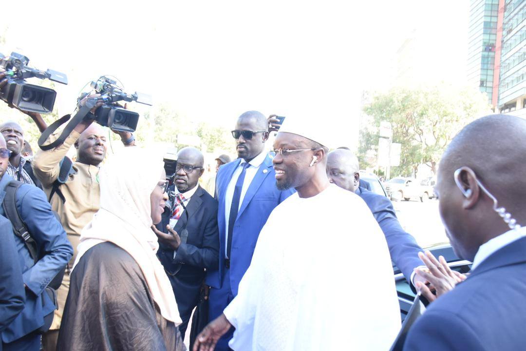 DPG: L'arrivée du Premier ministre Ousmane Sonko à l'Assemblée nationale en images (LeSoleil-sn)