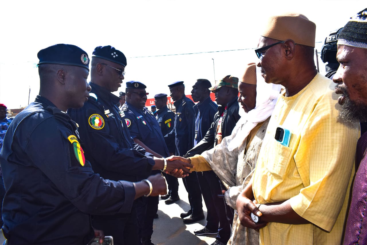 Mame Seydou Ndour, Directeur général de la Police nationale, a effectué une visite dans plusieurs unités de police