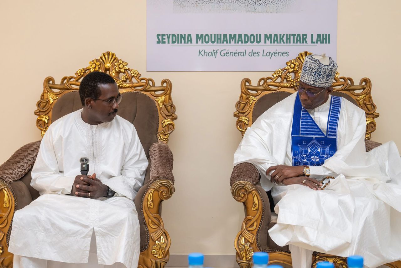 Photos /145e Appel de Seydina Limamou Laye : Sékou Dramé, DG du Groupe Sonatel, en visite de courtoisie auprès du Khalife général des Layennes