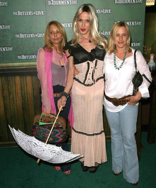 Alexis Arquette avec ses soeurs Rosanna et Patricia © photo news.