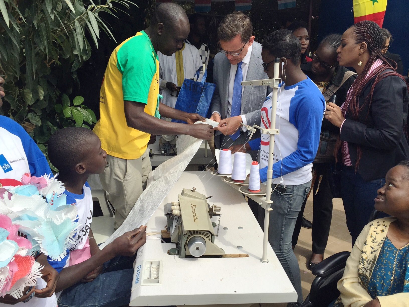 Une alternative durable aux sachets plastiques ? Les handicapés de Ouakam ont la solution !