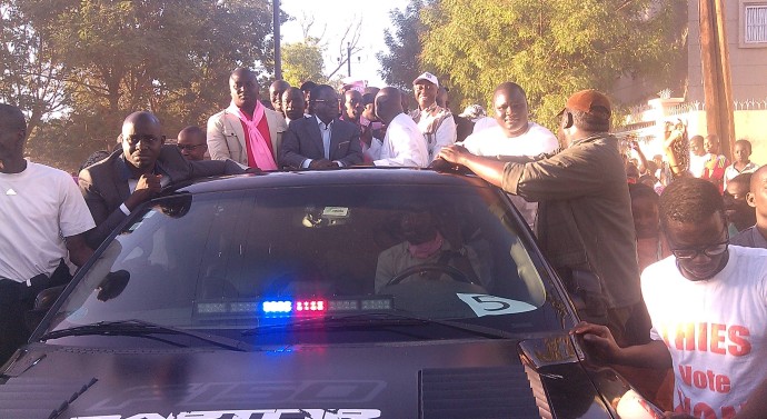 Caravane du Front du Non : Grosse foule à Thiès, Idy et tous les leaders dans la même voiture