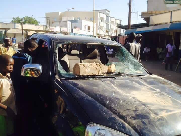 Touba : Les voitures de Cissé Lô caillassées par le mouvement "Reuthiou" (images)