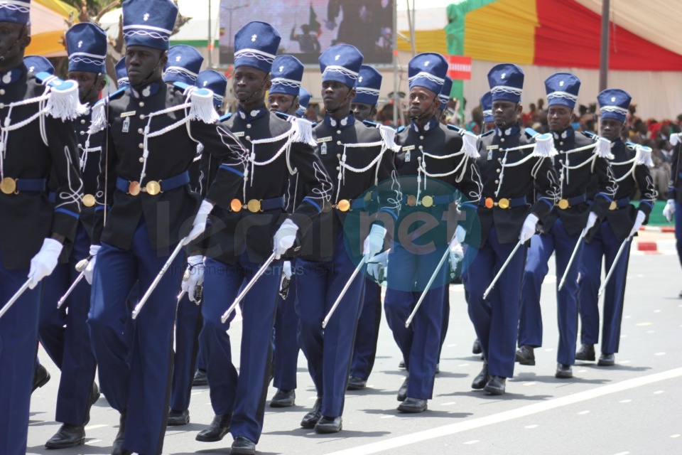 4 avril 2016:  Les images du défilé militaire et paramilitaire (suite)