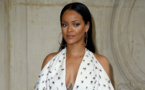 Photo - Le nouveau look de Rihanna : elle a des dread­locks jusqu’aux fesses