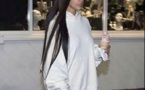 Kim Karda­shian sort pour la première fois à visage décou­vert depuis son agres­sion, sans maquillage et visi­ble­ment dépri­mée