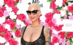 PHOTO Amber Rose dévoile ses courbes plantureuses et sa poitrine dans un selfie qui donne chaud !