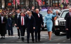 Photo- Donald, Melania et Barron Trump marchent le long de la route de la cérémonie d’inauguration