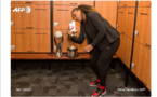 #instantané: Serena Williams qui vient de remporter son 23e titre en Grand Chelem, prend un selfie avec ses trophées