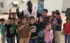 Photo- Akon en compagnie d'enfants refugiés