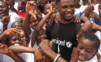 Cameroun : Samuel Eto’o ambassadeur de l’Unicef partage le sourire avec les enfants (Photos)