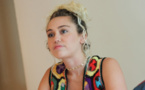 Miley Cyrus pira­tée : des photos d’elle, nue fuitent sur Inter­net sans son accord