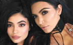 Kylie Jenner et Kim Karda­shian : leur éton­nante vidéo pour leur première gamme de make-up